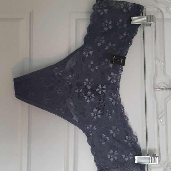 3 pack torrid lace thongs - Picture 2 of 3